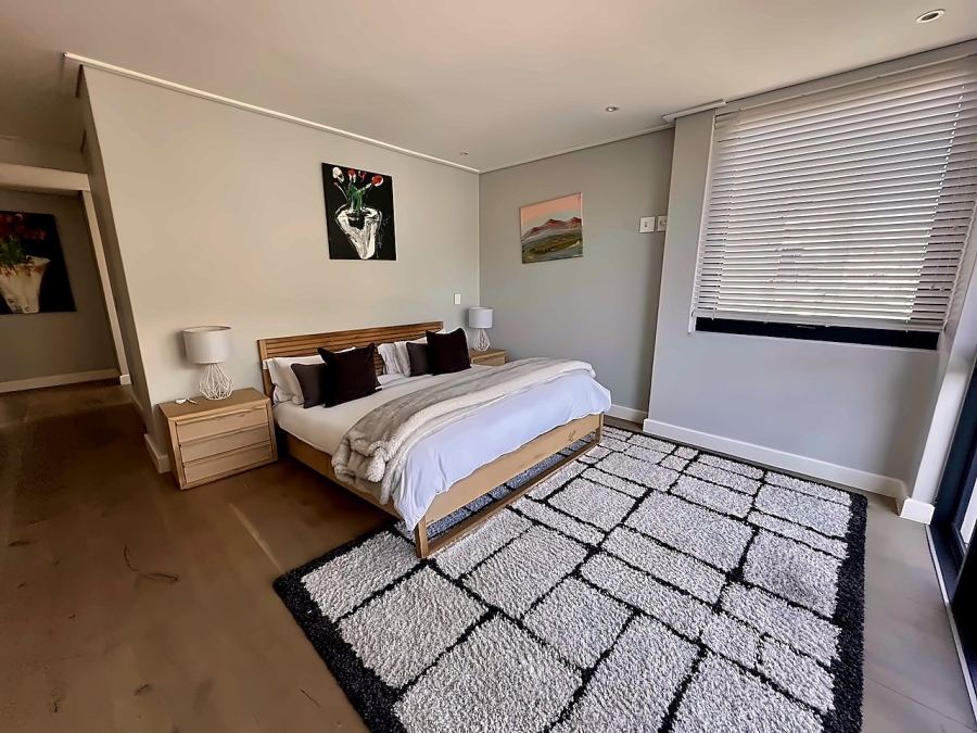 To Let 4 Bedroom Property for Rent in Green Point Western Cape